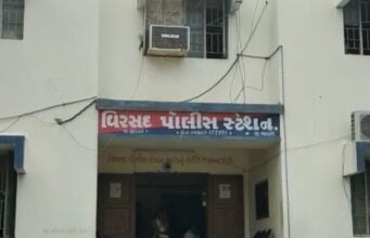 વિરસદ પાસે મિનિટ્રકની પાછળ અથડાતાં એકનું મોત : બે ઘાયલ