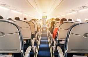 પેસેન્જર ફલાઇટમાં સિગારેટ પીતો રહ્યો… અને એલાર્મ વાગ્યું… જુઓ આગળ શું થયું…