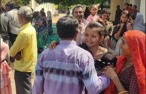 પાકિસ્તાન જેલમાંથી મુક્ત થયા માછીમારો…. 200 માછીમારો વતન વેરાવળ પહોંચ્યા…. વર્ષો બાદ ભેટો થતાં પરિવારજનો થયા ભાવુક …