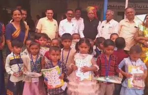 હિંમતનગરમાં ભૂલકાઓને હર્ષભેર પ્રવેશ કરાવતા અન્ન નાગરીક પુરવઠા મંત્રી ભીખુસિંહ પરમાર….