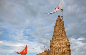 વાવાઝોડાને પગલે દ્વારકા મંદિર પર નહીં ચડે ધજા …. દ્વારકાધીશને પ્રસાદરુપે ધજા ચડાવાશે ….