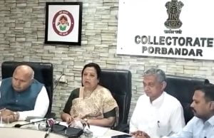 વાવાઝોડા પૂર્વે થઈ રહેલી કામગીરીની સમીક્ષા માટે કેન્દ્રીય રેલવે રાજ્ય મંત્રી પોરબંદરમાં….
