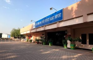 વાવાઝોડાની ફલાઇટ પર પડી અસર …. રાજકોટ સહિત સૌરાષ્ટ્રના તમામ એરપોર્ટ બંધ …