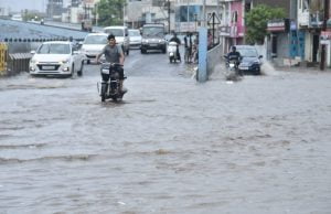 એક જ દિવસમાં ગુજરાતમાં વાવાઝોડાએ મચાવ્યો હાહાકાર…. , 24 કલાકમાં રાજ્યના 200 તાલુકામાં પડ્યો વરસાદ ….