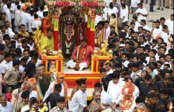 અમદાવાદમાં 146 મી રથયાત્રા નિકળી … ભગવાન મોસાળ સરસપુર પહોંચશે … ભગવાન માટે ખાસ ભોજન કરાયું તૈયાર …
