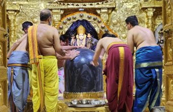 વાવાઝોડામાંથી રાજ્ય બહાર આવતા પ્રવાસન મંત્રીએ સોમનાથ મહાદેવને શીશ ઝુકાવ્યું ….