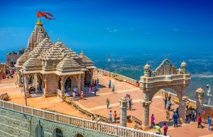 યાત્રાધામ પાવાગઢ ડુંગર પર વાહનો લઇ જવાની મનાઇ ફરમાવાઇ …. , જાહેર રજા અને વિકેન્ડસના દિવસે વાહન લઇ જવાની મનાઇ , કલેક્ટરે જાહેરનામું પ્રસિધ્ધ કર્યું .