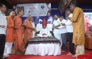 વડતાલધામમાં ગુરુપૂર્ણિમાના અવસરે હજારો હરિભક્તો ઉમટ્યા …. , સંતો- હરિભક્તોએ આચાર્ય મહારાજનું પૂજન કરી આર્શીવચન લીધા ….