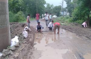 વેજલપુર થી કાનોડ રોડ પર રેલ્વે ઓવરબ્રિજની કામગીરીની પોલ છતી થઇ….