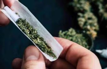 હવે લારીની આડમાં વેચાય છે ચરસ- ગાંજો …. આણંદમાં પોલીસે બે લોકોને ઝડપી લીધા …..