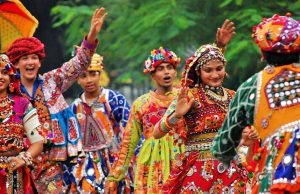 ગુજરાતીઓ ગરબે ઝુમવા તૈયાર ને ??? …. આ દિવસથી શરૂ થઇ રહ્યા છે નવલા નોરતા !!!!!