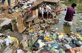 ભાવનગરમાં બ્રહ્મકુંડમાં સૌએ એકજૂઠ થઇ કચરો હટાવી કરી સરાહનીય કામગીરી