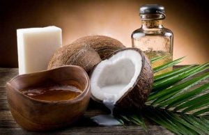 દરોરોજ રાત્રે સૂતા પહેલા ચહેરા પર લગાવો નારિયેળ તેલ , માત્ર 7 દિવસમાં કરચલિયો થશે ગાયબ?