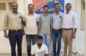 સોનગઢ ખાતે આવેલ ગુરૂકુળના ચોકીદારની થયેલ નિર્મમ હત્યાના વણશોધાયેલ ગુન્હાના આરોપીને LCB ટીમે ઝડપી લીધા