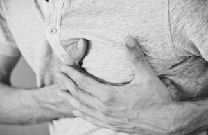 આ શું…ચાલુ વાહને ચાલકને આવ્યો હાર્ટ એટેક ! , વાહન ચાલક રસ્તા પર પટકાયો , ઘટના cctv માં કેદ …