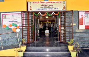 આણંદ જિલ્લા કલેક્ટરના હસ્તે બાકરોલ ખાતે 1 કરોડના ખર્ચે સ્માર્ટ લાયબ્રેરી તથા ઇ-લાયબ્રેરીનું લોકાર્પણ …. મહાત્મા ગાંધીજીની પુણ્યતિથિ અને શહીદ સ્મૃતિદિન નિમિત્તે મૌન પાળી