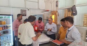 આણંદ: સ્વચ્છતા અને મચ્છર નિયંત્રણ માટે આરોગ્ય ટીમોની સખત કાર્યવાહી, 1.13 લાખના દંડ ની વસૂલાત