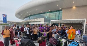 યુદ્ધ જેવી સ્થિતિ વચ્ચે ફસાયેલા 200 ગુજરાતીઓનો ‘પુનર્જન્મ’: BAPS મંદિર નડિઆદમાં ભાવુક દ્રશ્યો