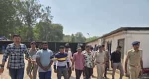 આણંદ: મંગલપુરામાં આતંક મચાવનાર શખ્સોની શાન ઠેકાણે, પોલીસે એ જ વિસ્તારમાં કાઢ્યું સરઘસ!