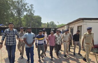 આણંદ: મંગલપુરામાં આતંક મચાવનાર શખ્સોની શાન ઠેકાણે, પોલીસે એ જ વિસ્તારમાં કાઢ્યું સરઘસ!